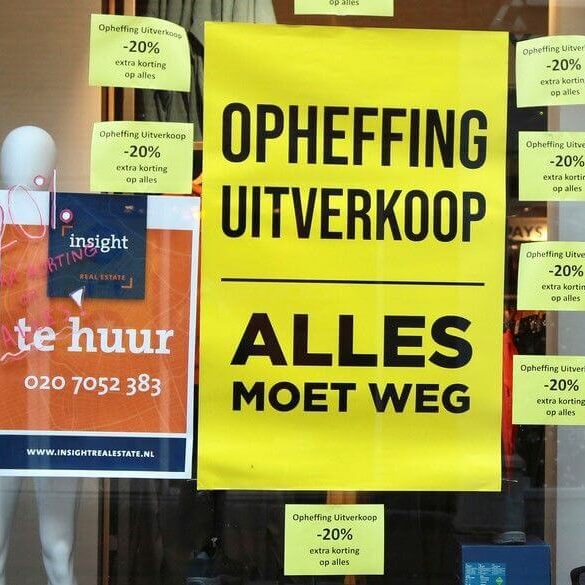 Uitverkoop Opheffingsverkoop in Winkel Etalage